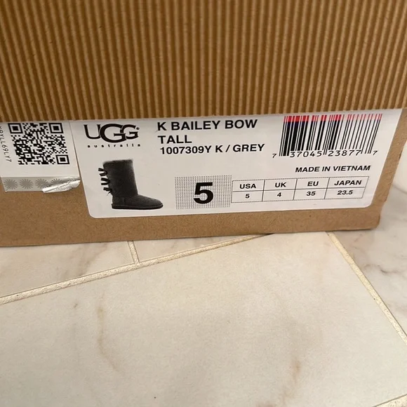 UGG K BAILEY BOW TALL GREY KIDS SIZE 5 women’s size 7. Worn 1 time. - Picture 4 of 4